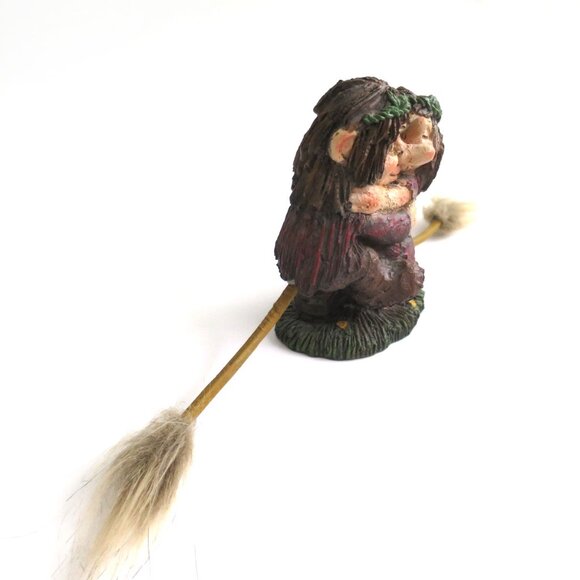 Resin Troll Couple Hugging Figurine Souvenir - Picture 6 of 9